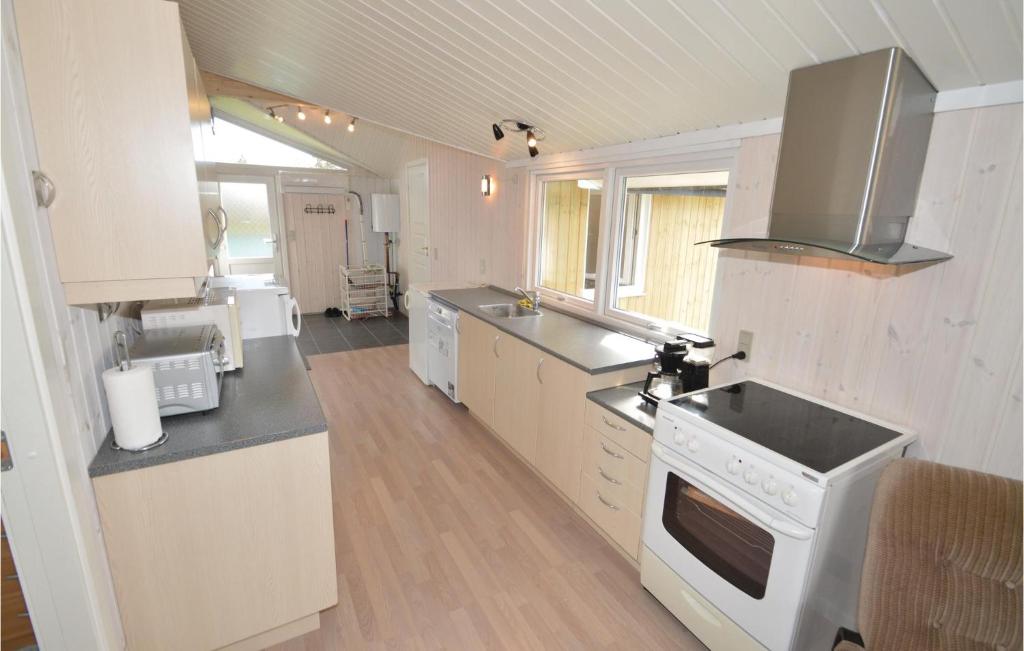 Kuchyň nebo kuchyňský kout v ubytování Holiday Home Soltoften Løkken Xi