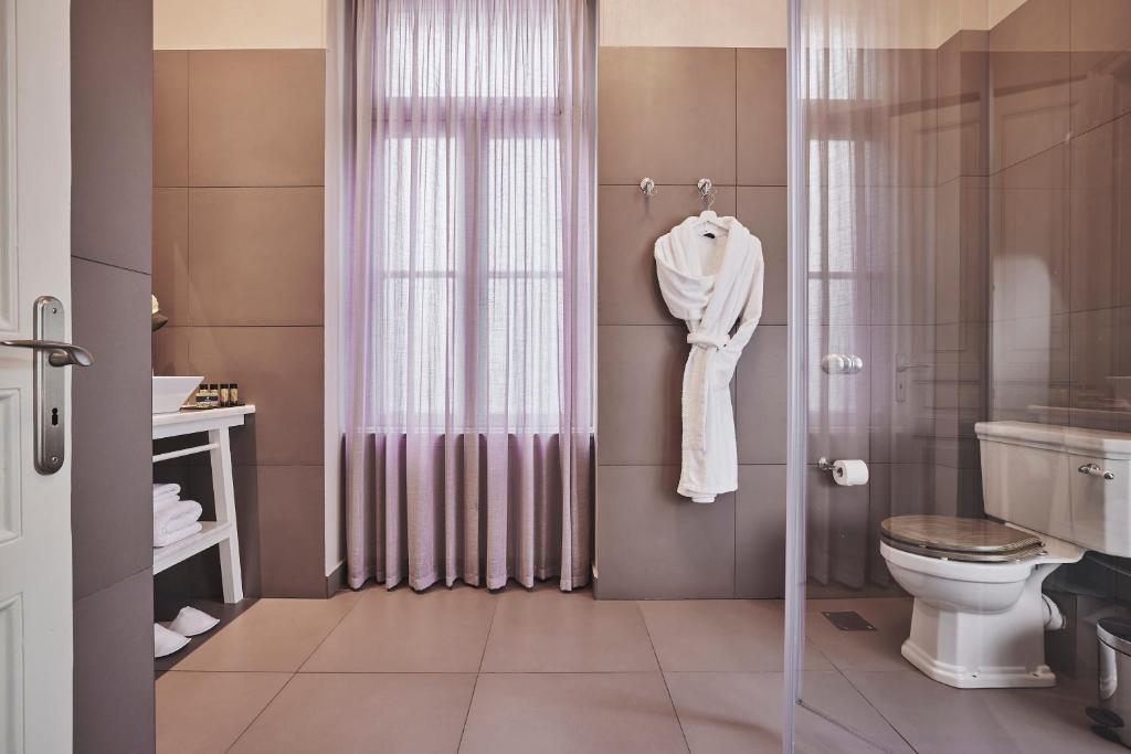 Koupelna v ubytování Bohemian Suites Athens