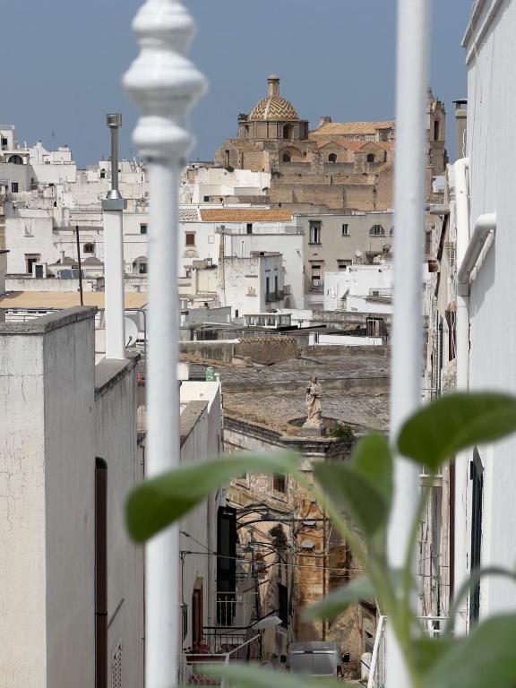 Nespecifikovaný výhled na destinaci Ostuni nebo výhled na město při pohledu z apartmánu