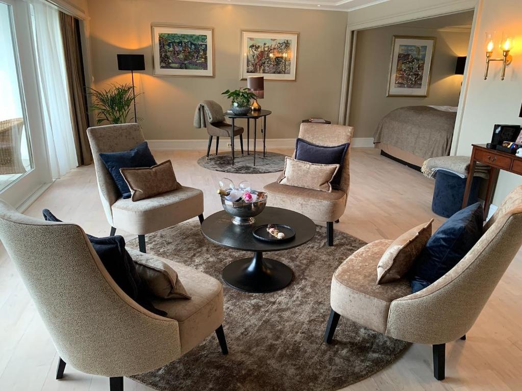 Posezení v ubytování Hotel Refsnes Gods - by Classic Norway Hotels