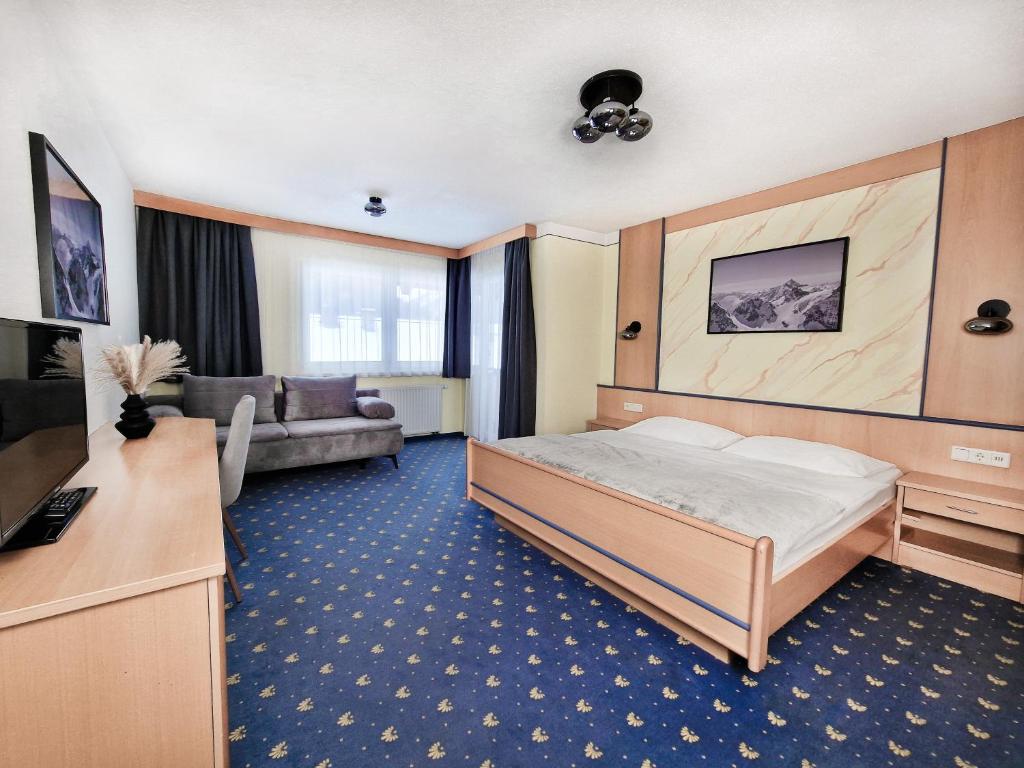 TV a/nebo společenská místnost v ubytování Hotel Lärchenhof