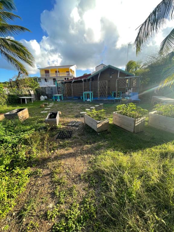 Zahrada ubytování 2 Bungalows au bord de la plage de montal a moule loués individuellement ou ensemble
