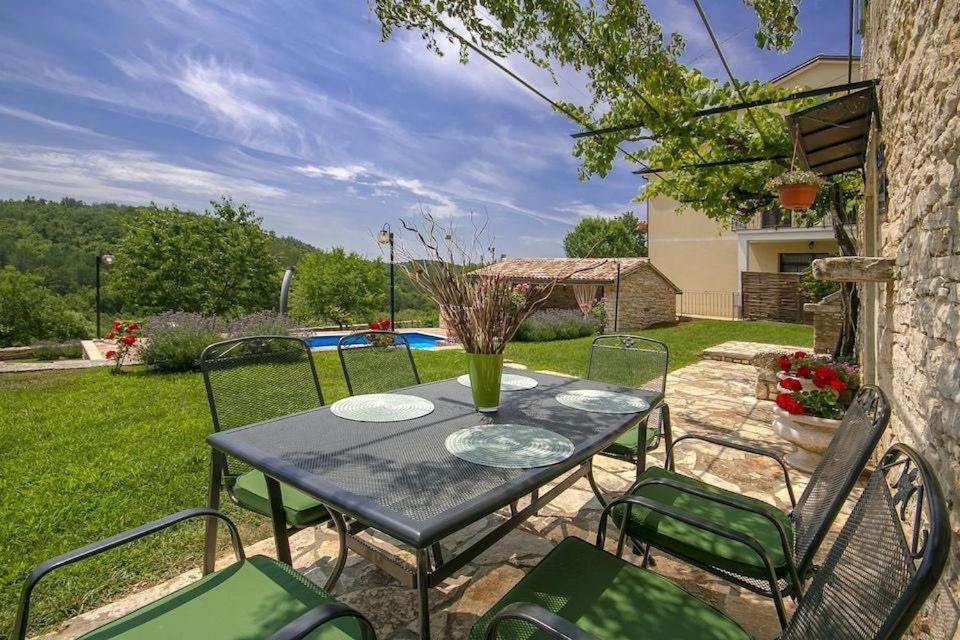 Vonkajšia záhrada v ubytovaní Casa Mazuli
