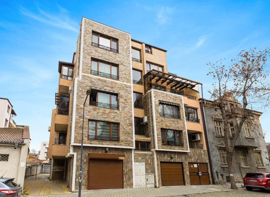 Dufti Home in Plovdiv Center & Old Town / Kapana - Twee Slaapkamers Appartement