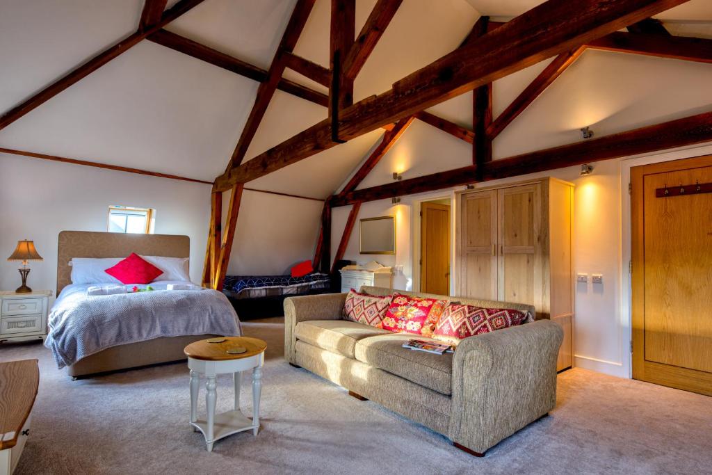 Postel nebo postele na pokoji v ubytování Luxury Studio Suite in Stamford Centre - The Old Seed Mill - A