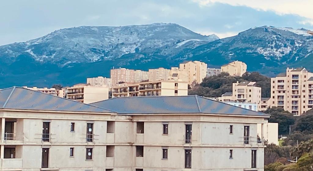 Een algemene foto van de bergen of uitzicht op de bergen vanuit het appartement