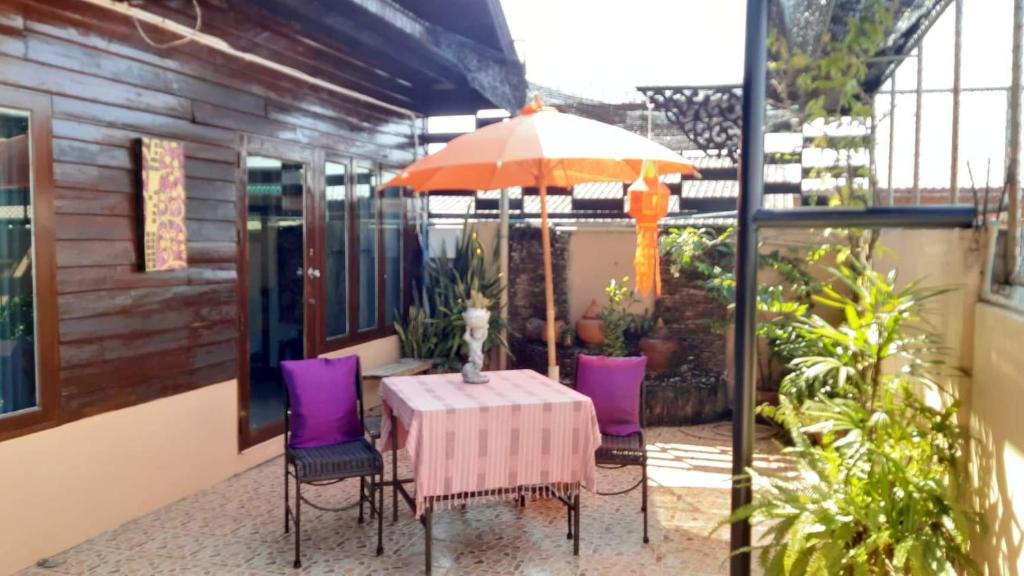 Pati o zona exterior de The North Hotel