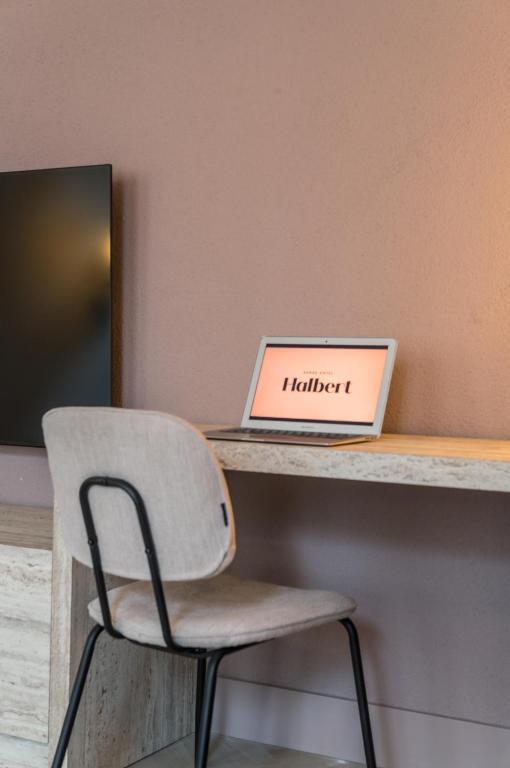 TV a/nebo společenská místnost v ubytování Hotel Halbert
