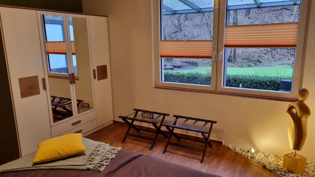 Posezení v ubytování Ferienhaus Rehblick - direkt in der Natur, mit Lesezimmer und zwei Terrassen