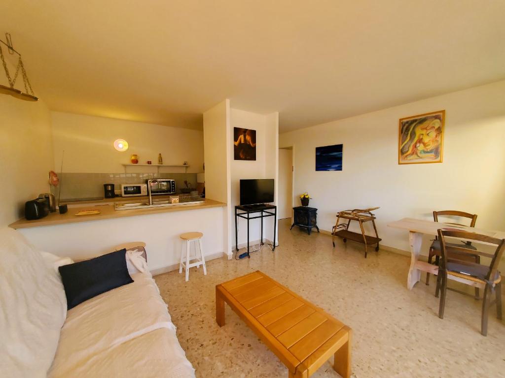 Fotografia z galérie ubytovania FREJUS PLAGE LE Mediterranee 2 T2 50m2 climatise v destinácii Fréjus