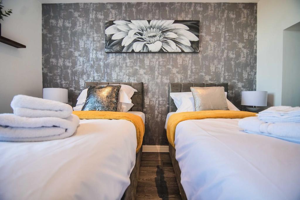 York Crescent Apartments - Two-Bedroom Apartment