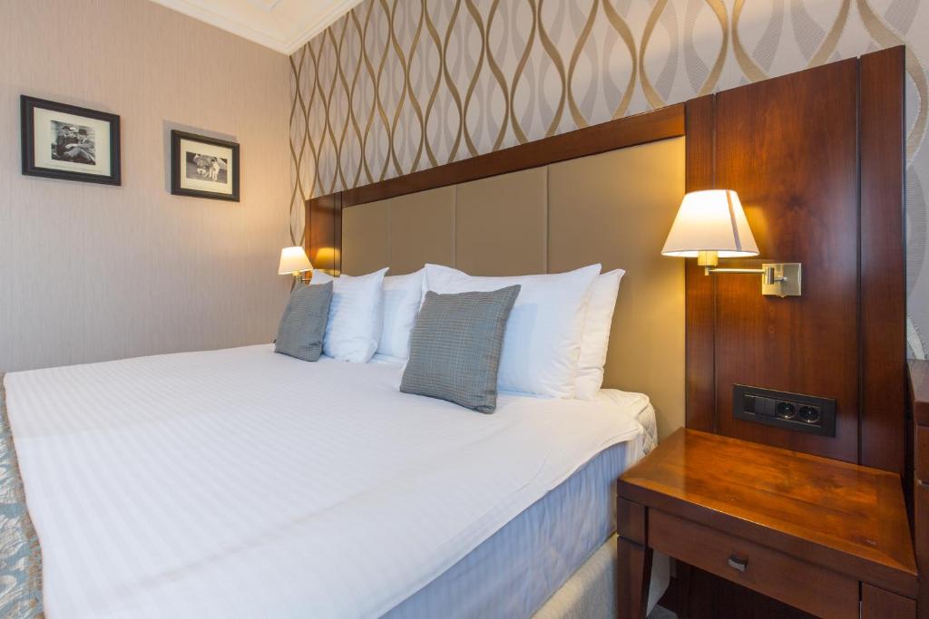 
Superior Double Room with Balcony 
