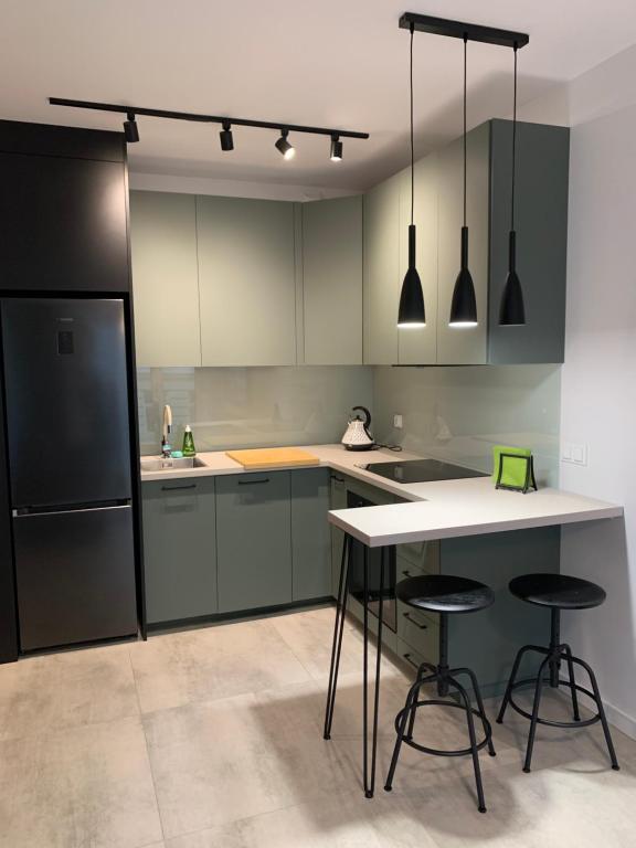 Kuchyňa alebo kuchynka v ubytovaní Urban Apartment Deluxe Kamienica Nova 3