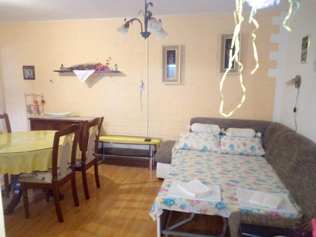 Posedenie v ubytovaní Apartmani Ćubela