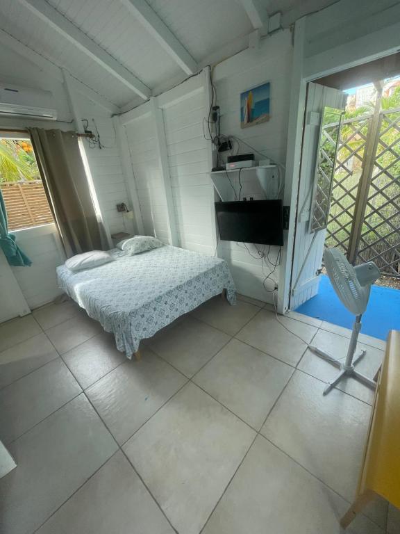 Postel nebo postele na pokoji v ubytování 2 Bungalows au bord de la plage de montal a moule loués individuellement ou ensemble