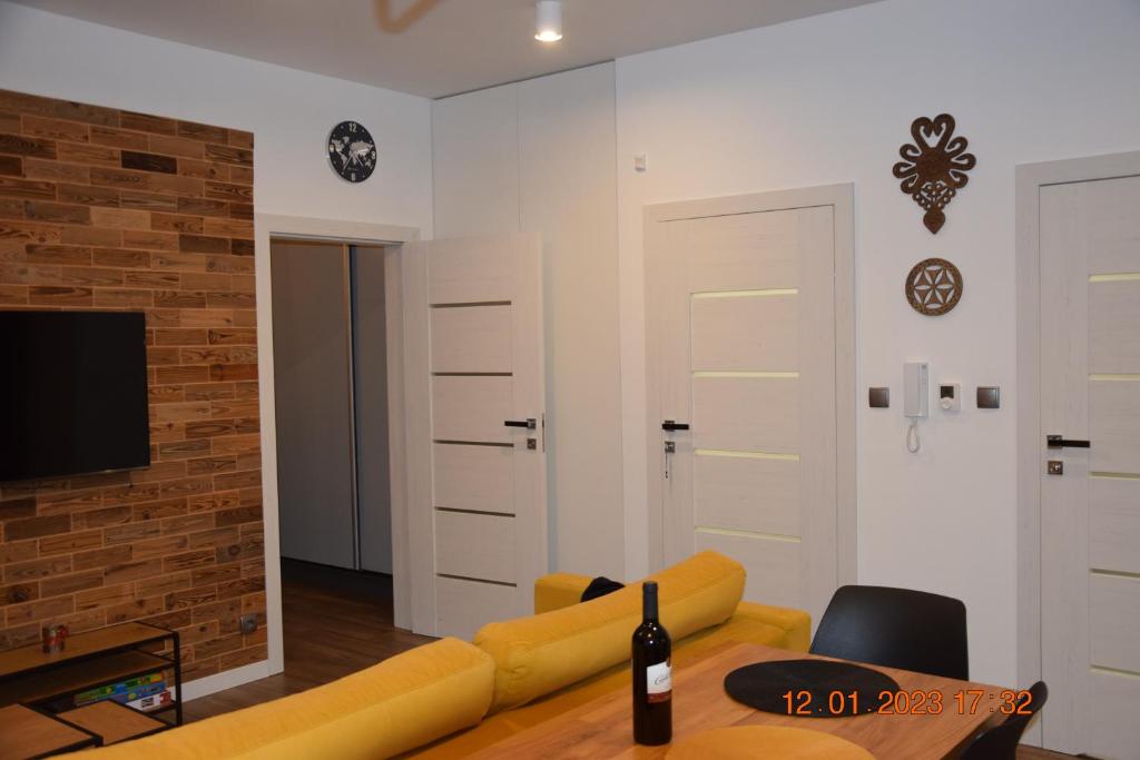 TV a/nebo společenská místnost v ubytování Apartament Spokojny