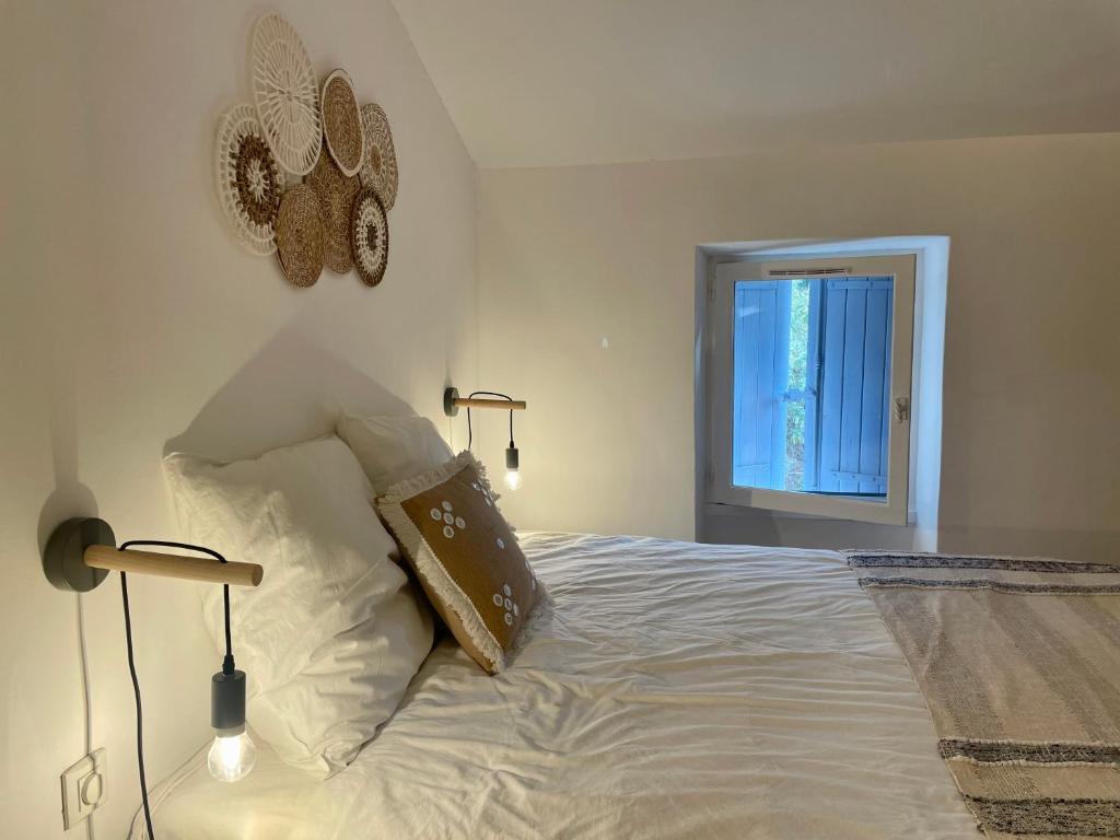 Postel nebo postele na pokoji v ubytování VILLA BEL - Entre paradis et vignes