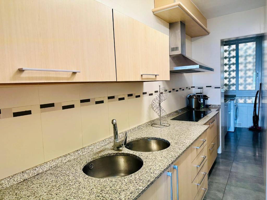 Kuchyňa alebo kuchynka v ubytovaní Home Rits Salou
