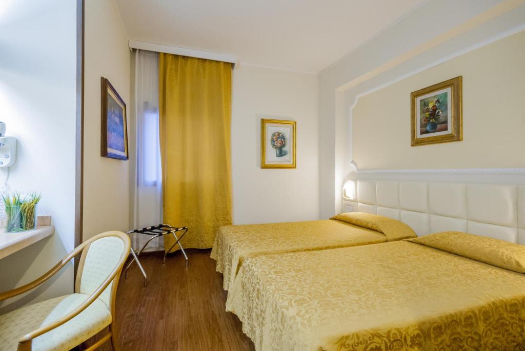 Postel nebo postele na pokoji v ubytování Hotel Delta Florence