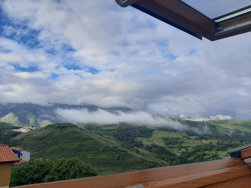 A general mountain view or a mountain view taken from a vendégházakat