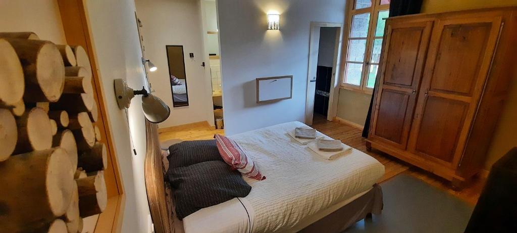 Postel nebo postele na pokoji v ubytování Transhumance & cie, Auberge, Appartements & SPA