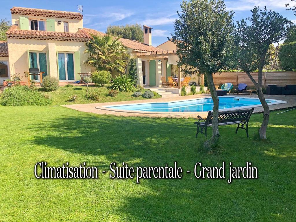 Bazén v ubytovaní Villa d'architecte avec piscine et grand jardin alebo v jeho blízkosti
