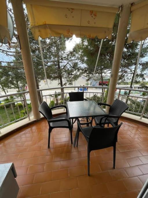 Lovely 2 bedroom unit with beach view - Image 9
