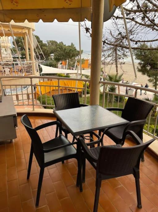 Lovely 2 bedroom unit with beach view - Image 8