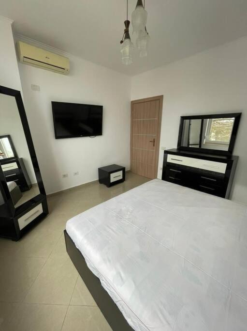 Lovely 2 bedroom unit with beach view - Image 6