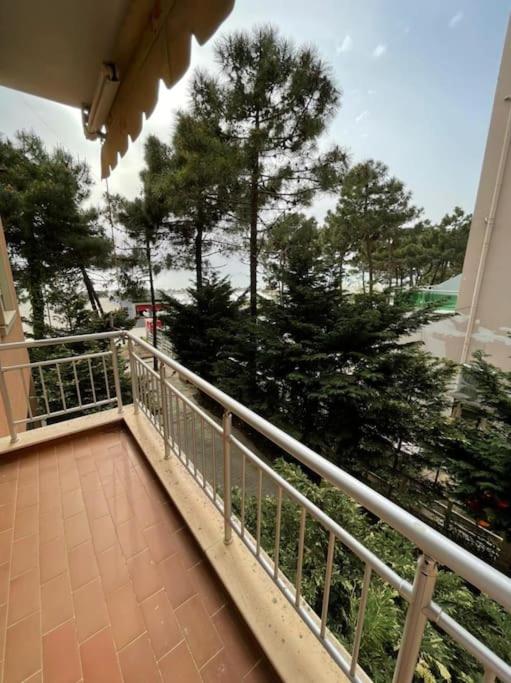 Lovely 2 bedroom unit with beach view - Image 5