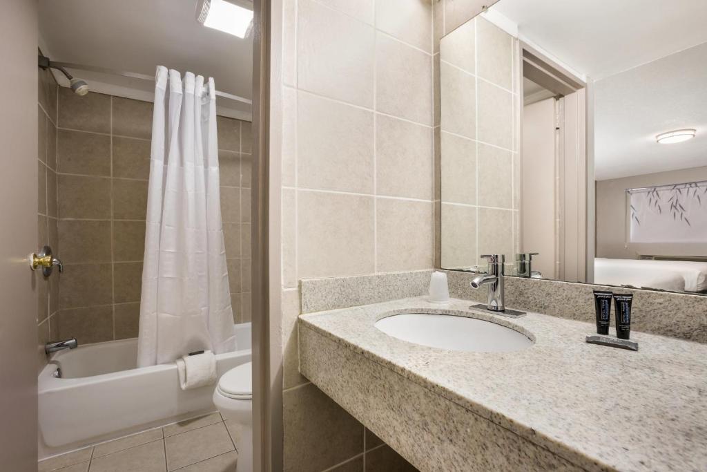 Koupelna v ubytování Red Carpet inn Edison
