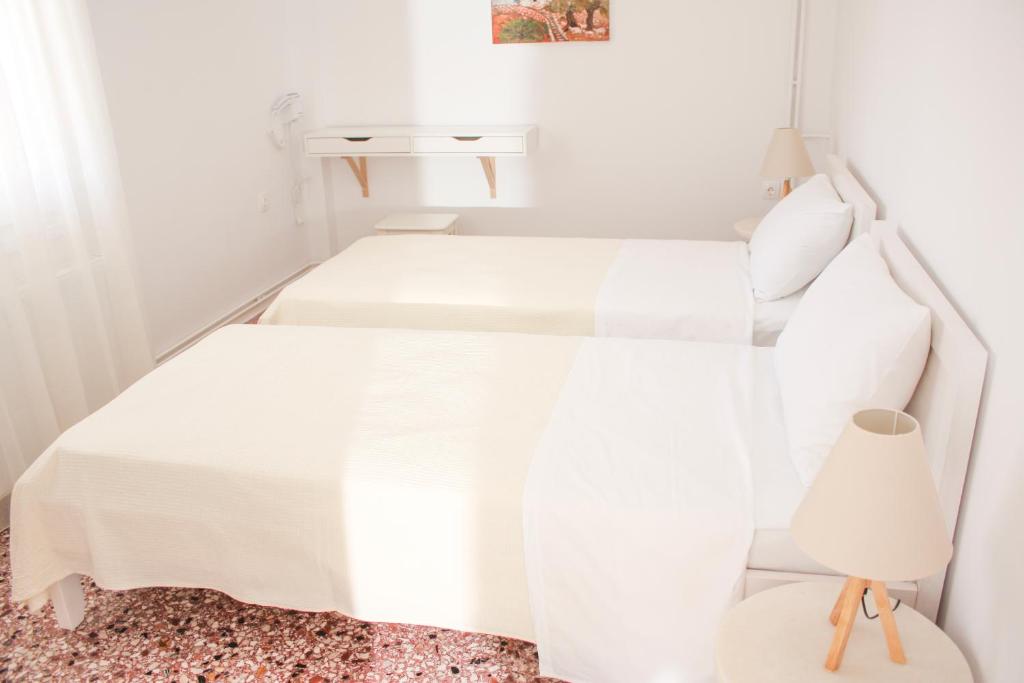 Posteľ alebo postele v izbe v ubytovaní Nikiforos apartments