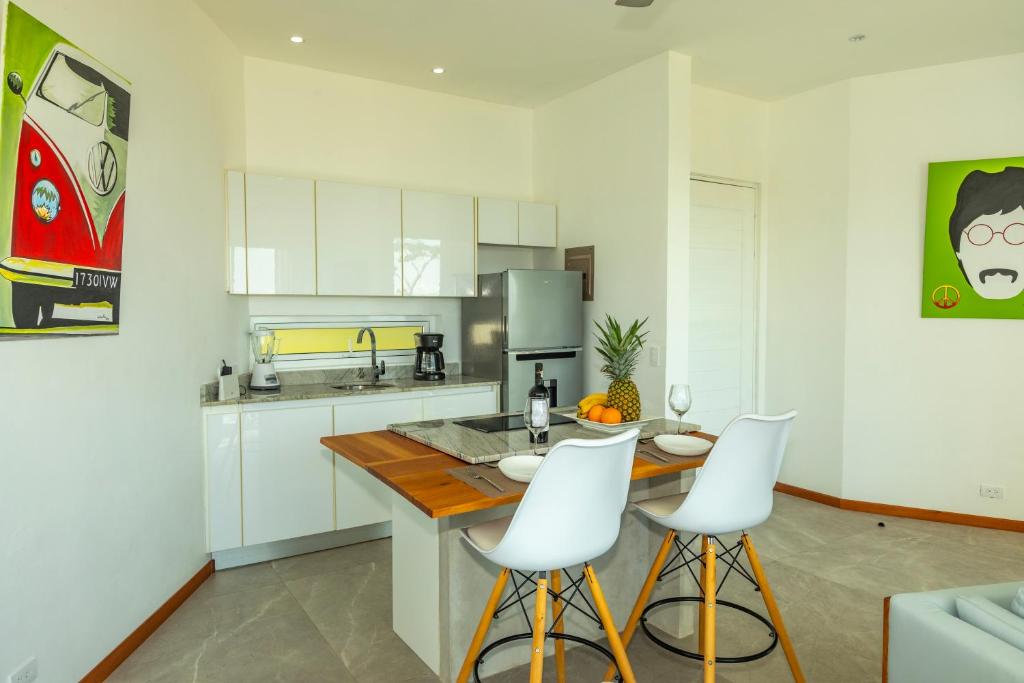 Kuchyň nebo kuchyňský kout v ubytování Adeluna Luxury Villas