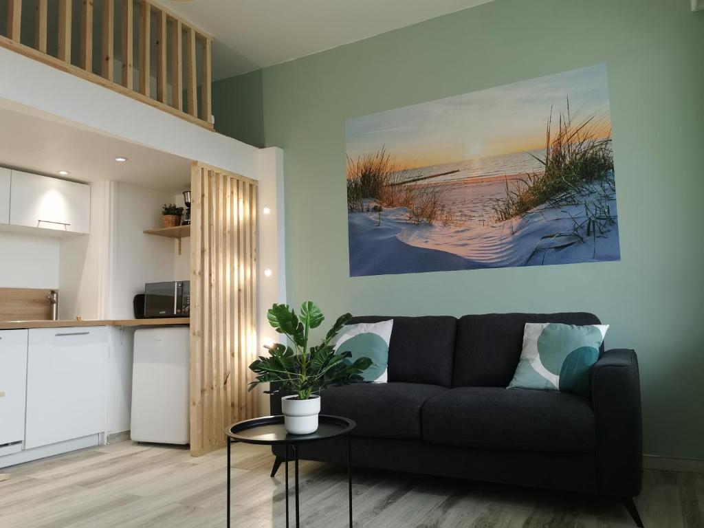 Kuchyňa alebo kuchynka v ubytovaní Le Pouget , Studio, Rez de Chaussée, Front de Mer WIFI