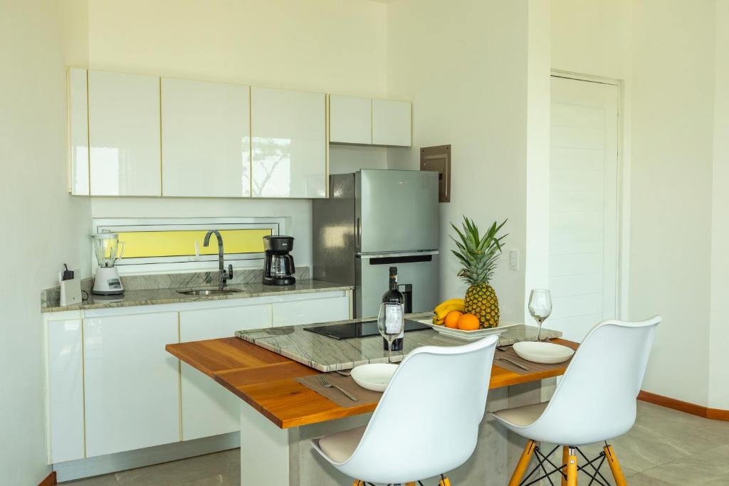 Kuchyň nebo kuchyňský kout v ubytování Adeluna Luxury Villas