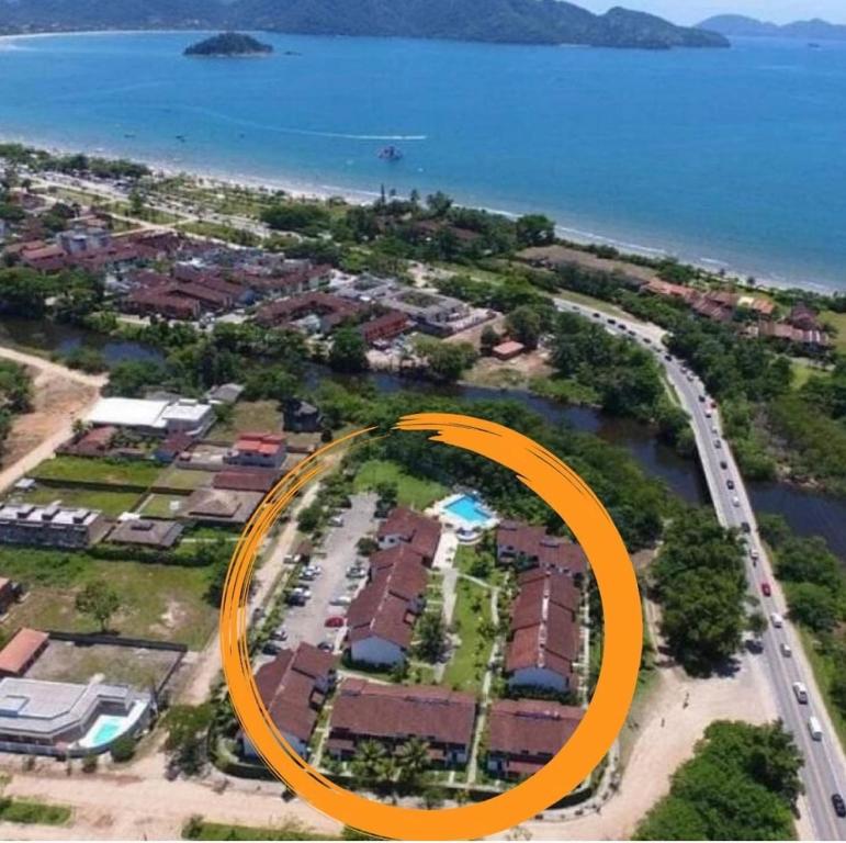 Pemandangan dari udara bagi Casa ideal em condomínio fechado a 200m da Praia Maranduba, área de lazer completa