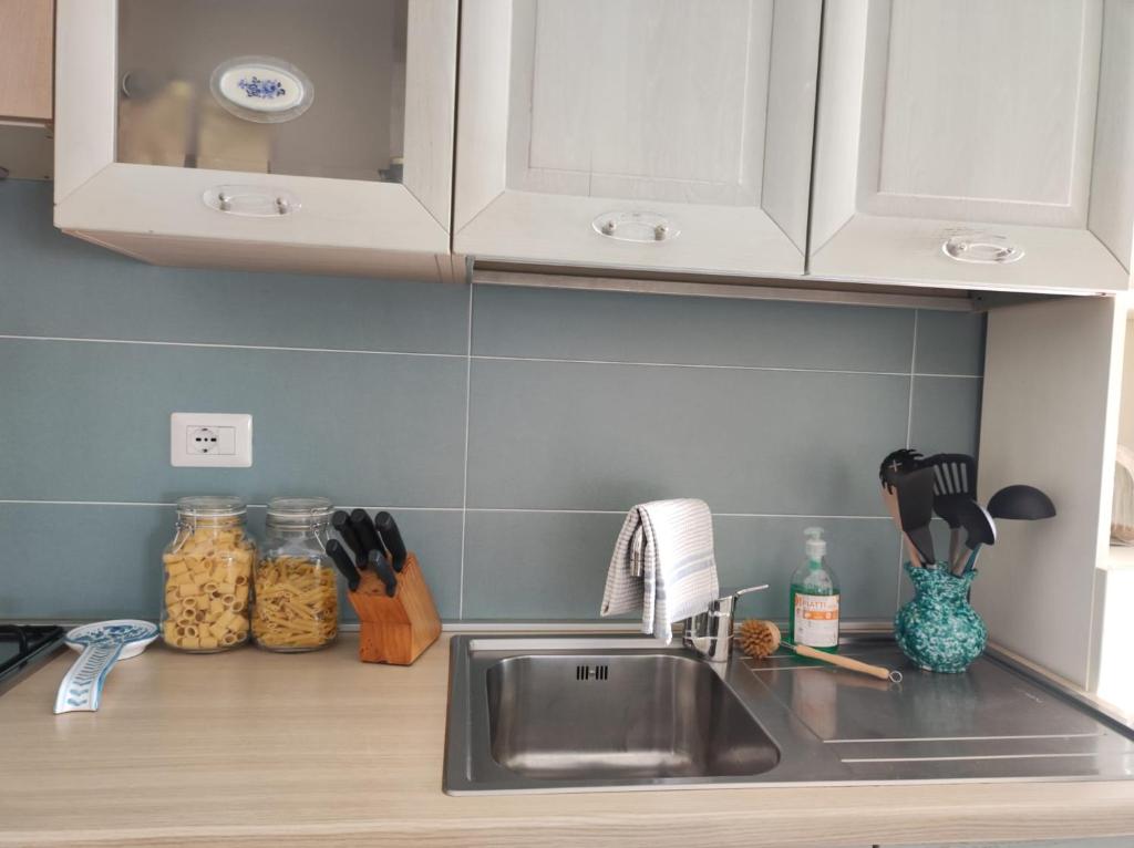 Kuchnia lub aneks kuchenny w obiekcie Casa Botta. Ampio appartamento luminoso e confortevole