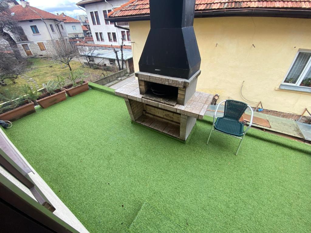 A garden outside House Trivia
