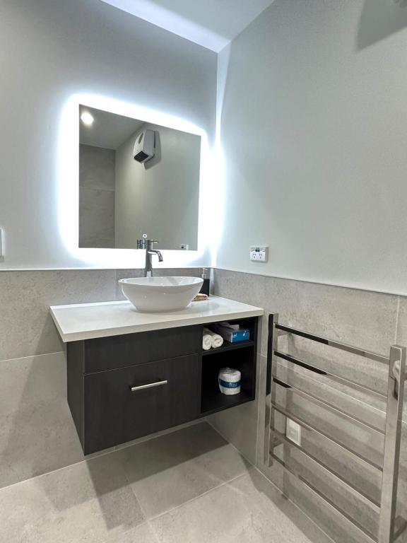 Baycourt Lakefront Motel - Resim 43