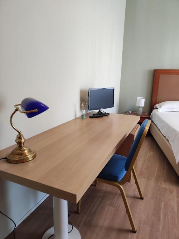 Telewizja i/lub zestaw kina domowego w obiekcie Casa Botta. Ampio appartamento luminoso e confortevole