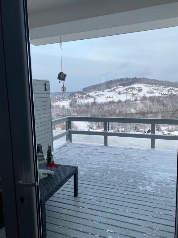 Balkón nebo terasa v ubytování Amaretto Apartamenty Solina - balia z jacuzzi i sauna