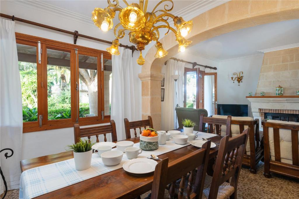 a dining room with a table and a chandelier at Chalet Son Gomila in the North of Mallorca in Cielo de Bonaire 