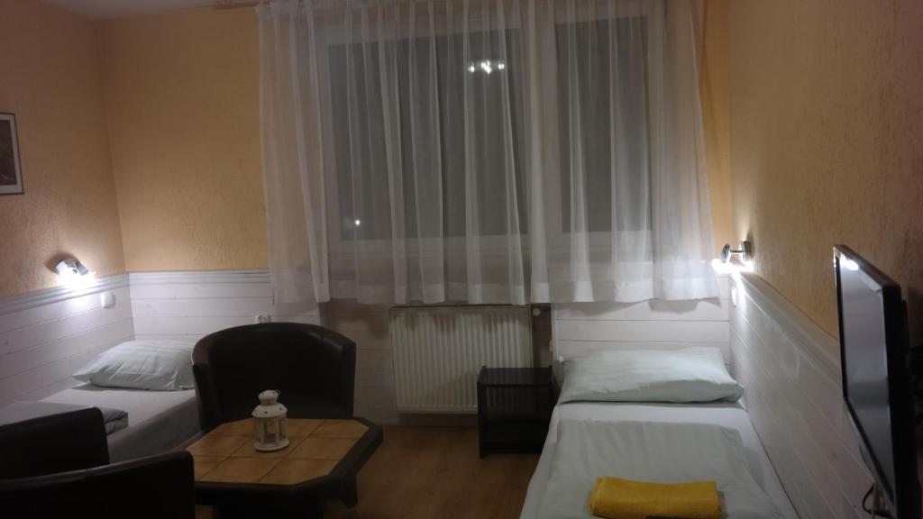 Villa Pod Orzechem w Zaniemyślu - Driepersoonskamer Met Douche