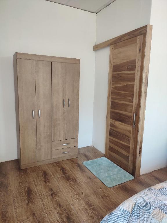 Postel nebo postele na pokoji v ubytování ROOM COLIBRÍ - La Casa de Eros
