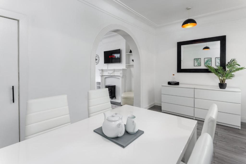 The Empress 2 Bed Terraced House - 两居室公寓