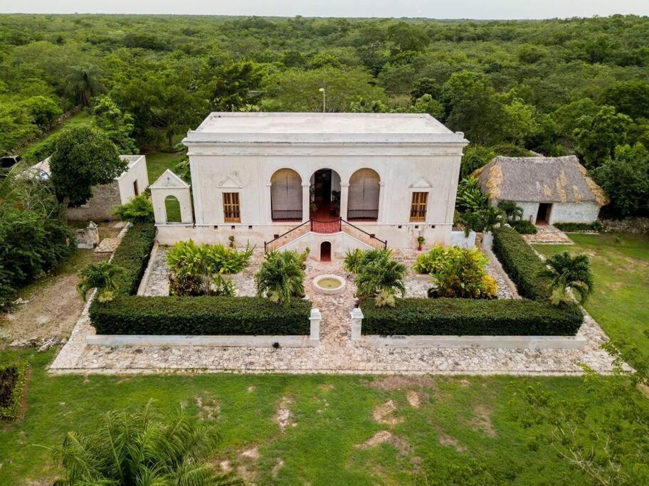 Galeriebild der Unterkunft Private Restored Hacienda With Its Own Cenote in Espita