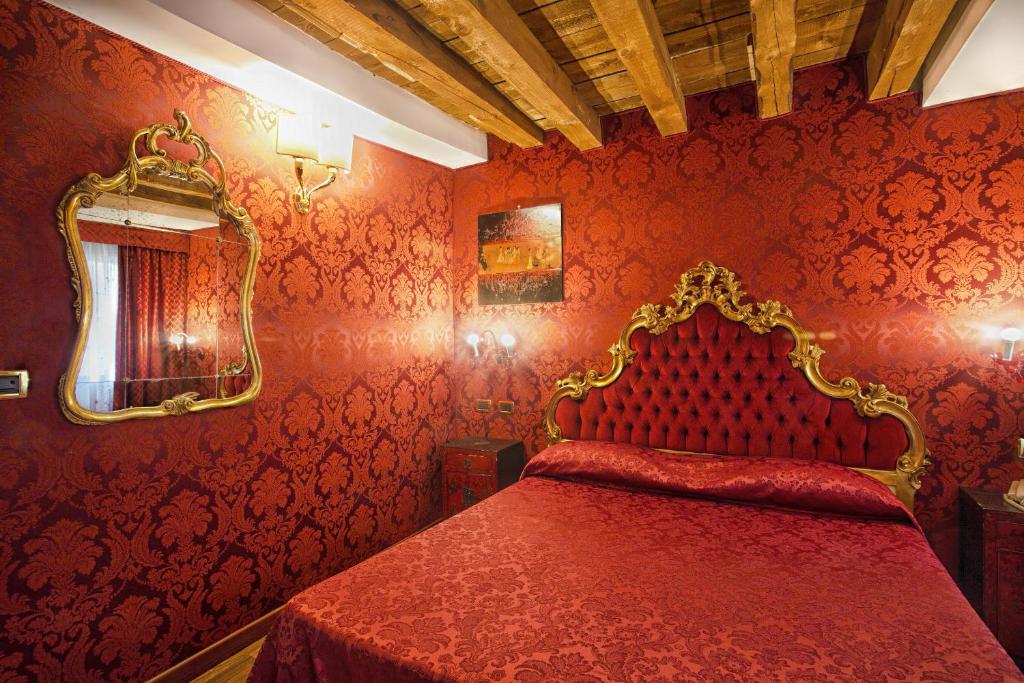 Postel nebo postele na pokoji v ubytování Hotel Noemi