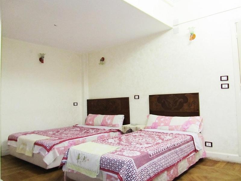 Postel nebo postele na pokoji v ubytování Cairo Moon Hostel