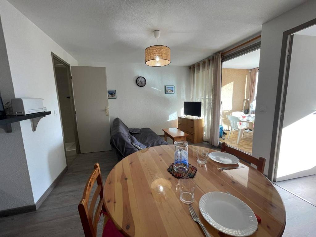 Posedenie v ubytovaní Appartement climatisé 4 pers, proche plage, loggia, parking sécurisé, St-Cyprien - FR-1-225D-157