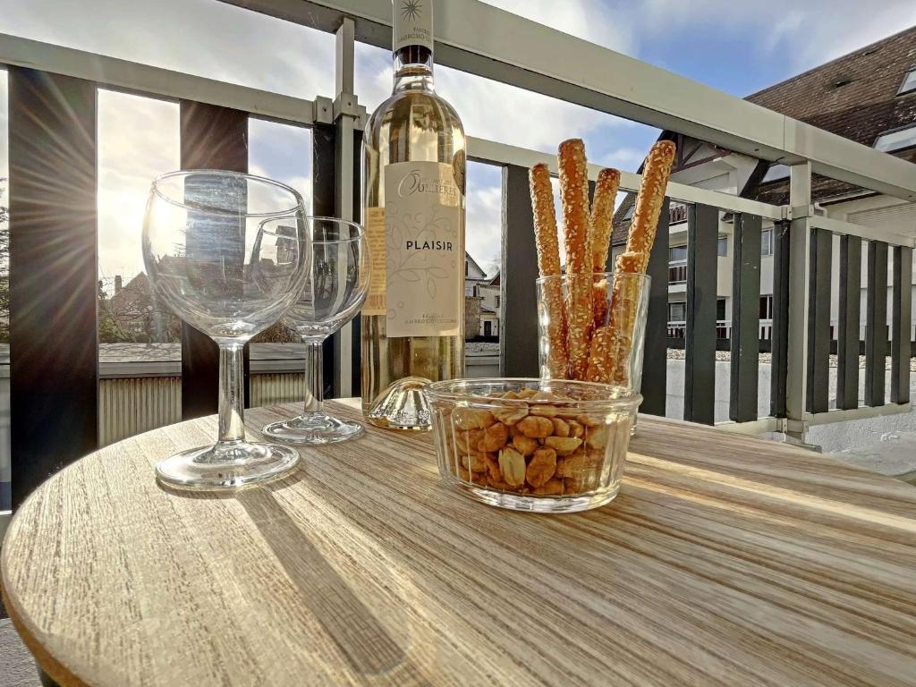 Nápoje v ubytovaní Studio Cabine avec Balcon, Proche Plage et Commerces - FR-1-646-37